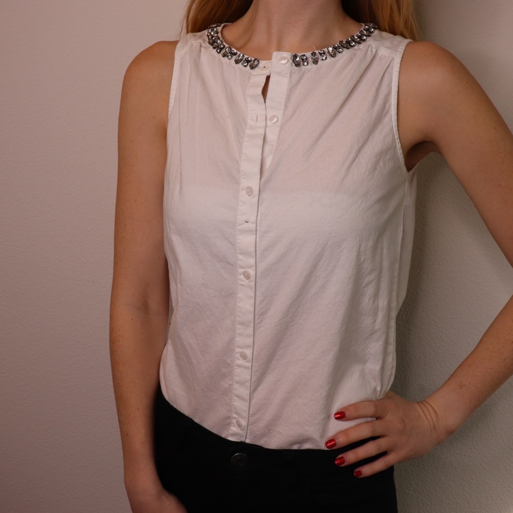 Loft tank with detailed neck line